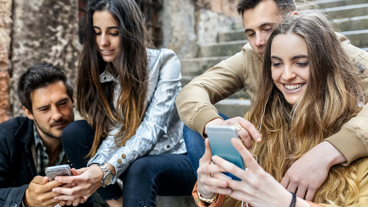 Beautiful Orange County beachside with waves crashing and homes in the background.