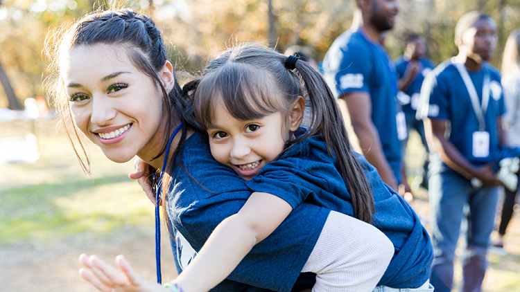 ¡Buscamos Embajadores Comunitarios bilingües en inglés y español!