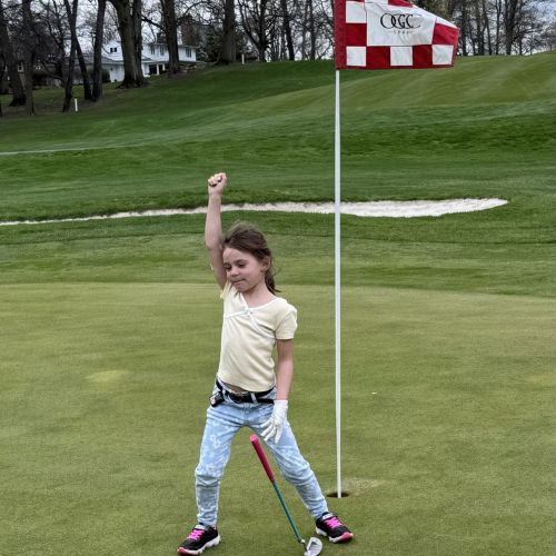 Faye triumphant on the golf course