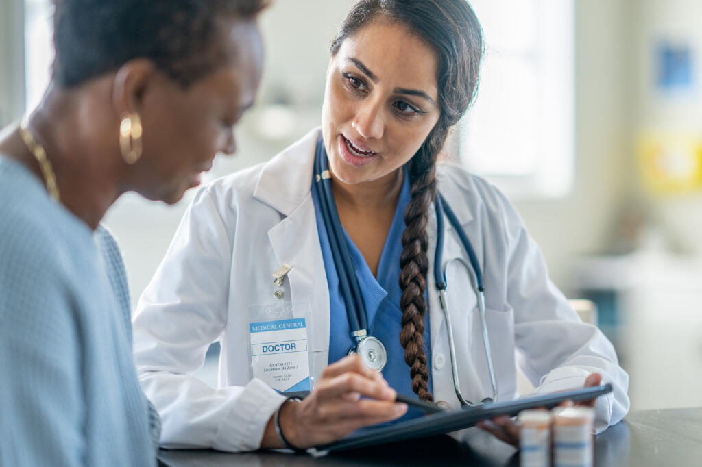 Doctor discusses type 1 diabetes complications with a patient