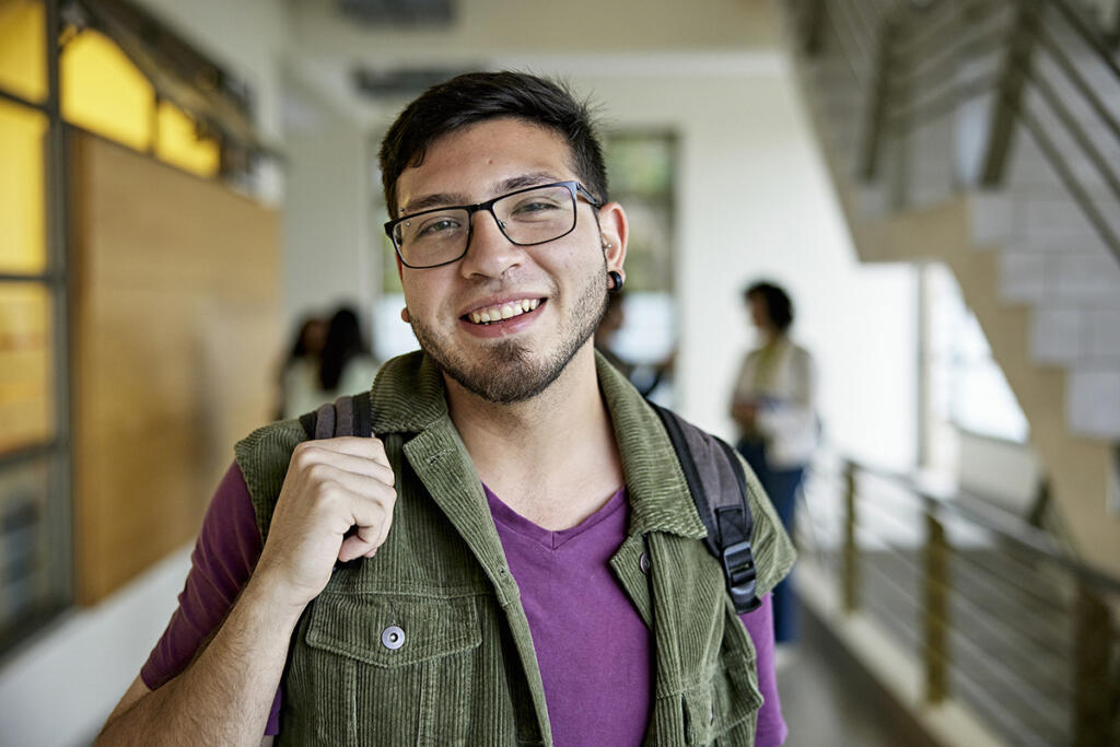 Estudiante con diabetes tipo 1 preparándose para la universidad